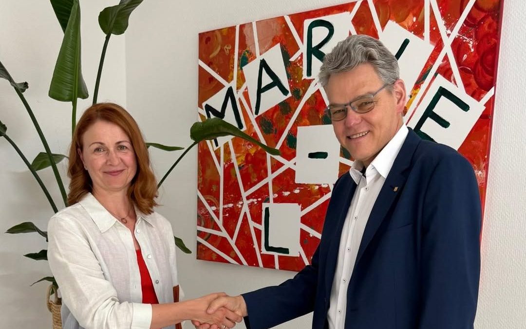 Bezirksbürgermeister Jörn Oltmann eröffnet neue Arbeitsrechtsberatung im Marie-Li